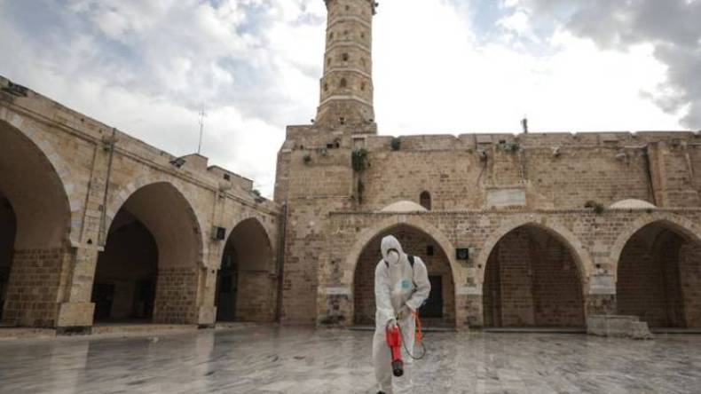 ابن سينا أمر بتعقيم اللباس وإخلاء المساجد والأسواق