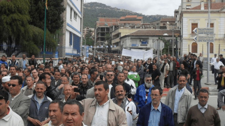 سكان تيقرسيفت بتيزي وزو يغلقون مقر البلدية