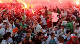 الجزائريون عاشوا أطول وأسعد يوم في العمر