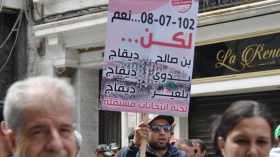 لا واقفون ولا جالسون!
