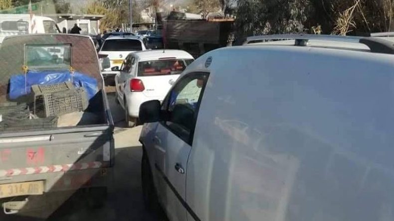 ازدحام مروري رهيب بورقلة وأصحاب المركبات ناقمون