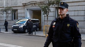 اتهامات لحراقة جزائريين بمحاولة قتل شرطي بإسبانيا