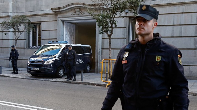 اتهامات لحراقة جزائريين بمحاولة قتل شرطي بإسبانيا