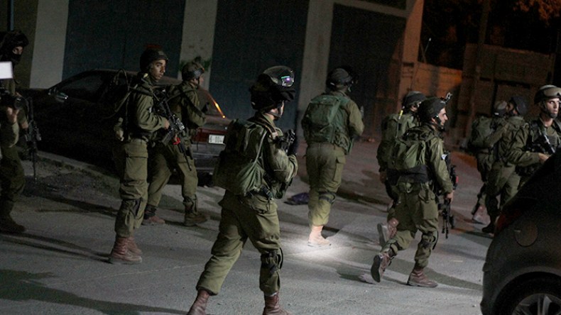 قوات الاحتلال تعتقل 20 فسلطينيا في الضفة الغربية