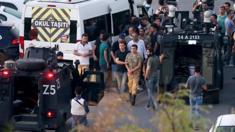 السلطات التركية تعتقل 85 عسكريا بتهمة تدبير الانقلاب