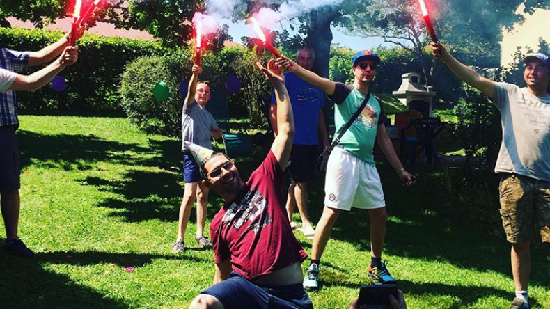 مترشحو البكالوريا “يغزون” الشواطئ ويحتفلون بنهاية الامتحانات