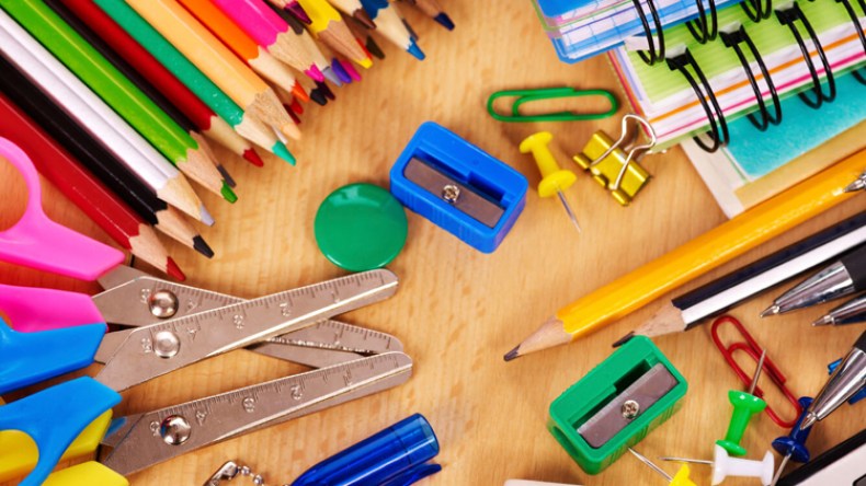 معلمون يثقلون كاهل الأولياء باشتراط أدوات من علامات شهيرة