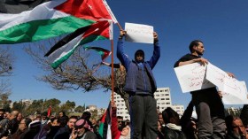 العاهل الأردني يستدعي رئيس الوزراء وسط توقعات بإقالته