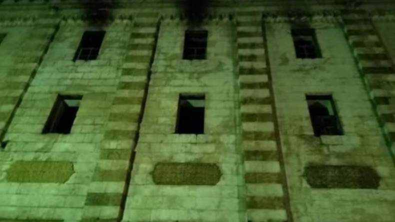 السيطرة على حريق في الجامع الأزهر (فيديو)