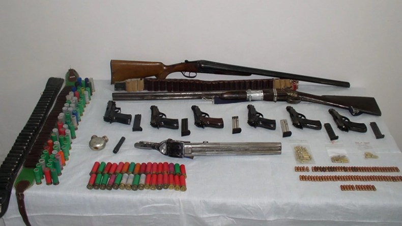 حجز 3 أسلحة نارية وذخيرة حية وتوقيف شخصين بالتلاغمة بميلة
