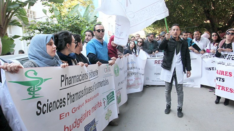 الأطباء المقيمون يحتجون بمستشفى مصطفى باشا