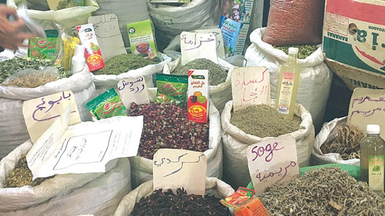 محتالون يروجون لوصفات تقليدية لعلاج الكوليرا