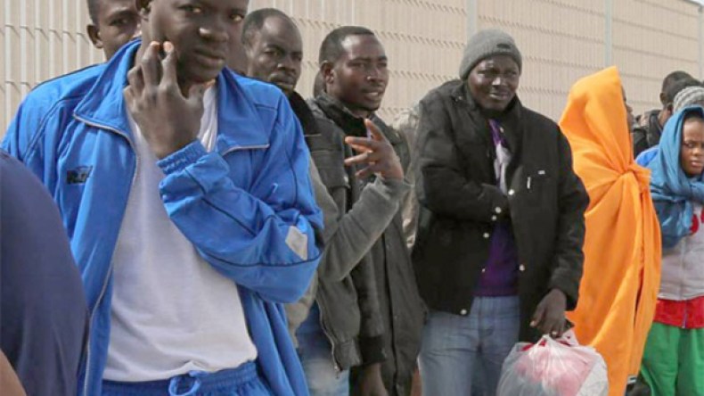 السلطات تُرحّل المئات من الأفارقة ببلعباس