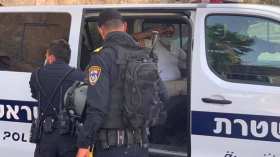 الاحتلال يعتقل مرابطات فلسطينيات وأحد حراس الأقصى