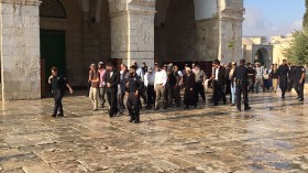 مئات المستوطنين يقتحمون المسجد الأقصى تحت حماية الشرطة
