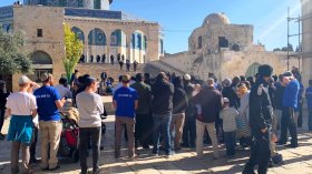 شاهد.. اعتقالات إسرائيلية ومئات المستوطنين يقتحمون الأقصى