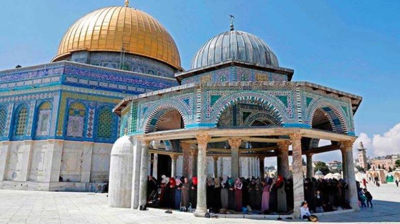 حريق في باحات الأقصى