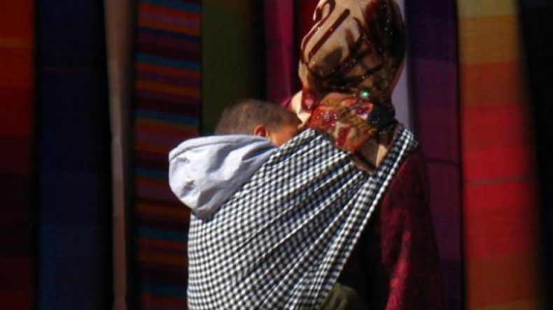 مراهقات في طوابير الأمهات العازبات!