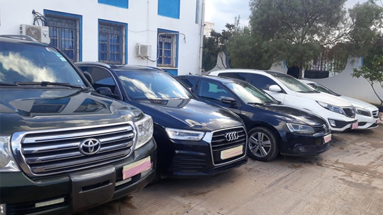 شرطة القليعة: حجز 29 سيارة فخمة مهربة من أوروبا