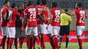 رئيس الأهلي يغري لاعبيه بمكافآت خيالية في حال الإطاحة بالوفاق