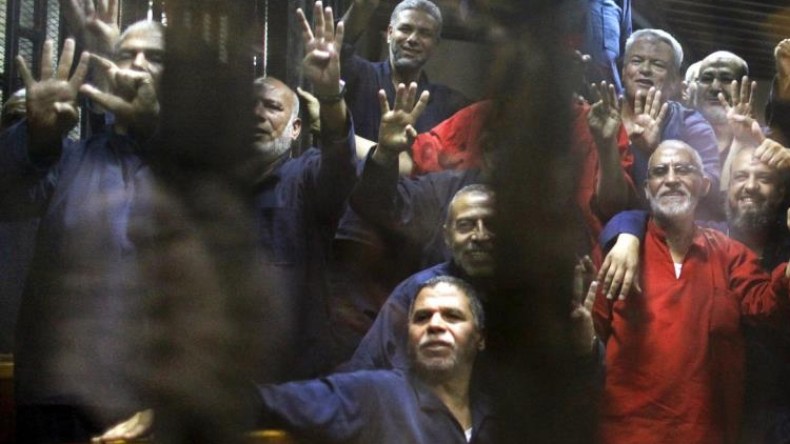 الإخوان يدعون لتحرير مصر من العسكر