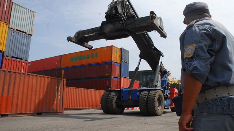 شهر أمام مستوردي المواد الأولية.. تجديد السجلات التجارية أو الشطب!