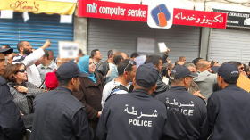 مواطنون يخرجون إلى الشارع للمطالبة بالماء والكهرباء