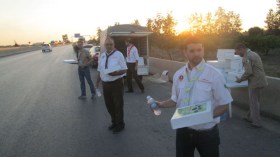 متطوعون بباتنة يوفرون وجبات الإفطار للمسافرين لتفادي إرهاب الطرقات