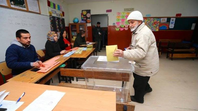 الأحزاب تستنجد بـ”الجوكر” للبقاء في سباق المحليات!