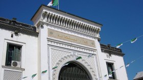 ولاية الجزائر تتبرأ من حادثة تحطيم الكراسي بالأبيار