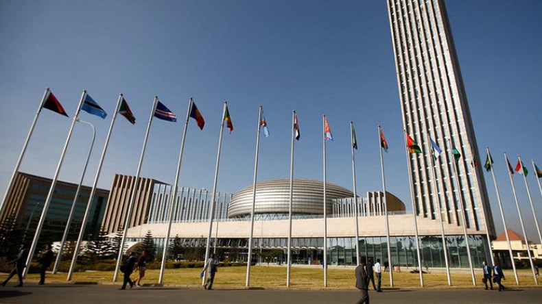 البروفيسور يوسف نسيب ممثلا للجزائر والجامعة الإفريقية بأدرار مقرا للجنة