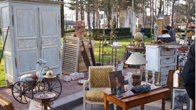 عائلات تضع أثاث بيتها في المزاد لسد حاجياتها