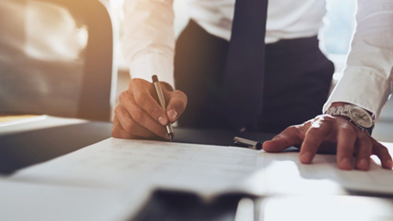 إداريون بدل “رجال الأعمال المساجين” لتسيير 11 مجمعا اقتصاديا