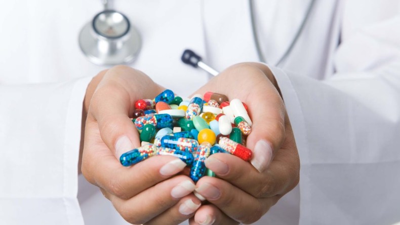 خبراء يدعون الحكومة إلى إنشاء حاضنات للبحوث الصيدلانية