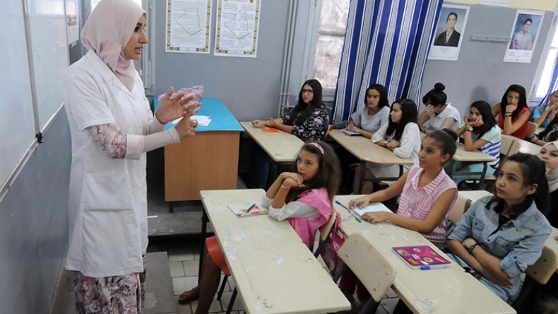 مديريات الوظيفة العمومية تحقق في قوائم الأساتذة