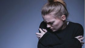 هل حقا تنظر المرأة للحياة باشمئزاز؟!