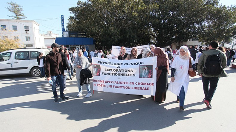 الحكومة ترفض إعفاء الأطباء من الخدمة في المناطق النائية