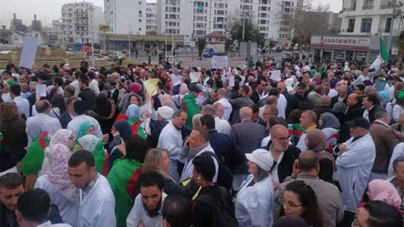 “الطبيب لا يريد.. لا ندوة ولا تمديد”