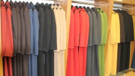 ألبسة شتوية بصيحات موضة الخمسينات تغزو السوق الجزائرية