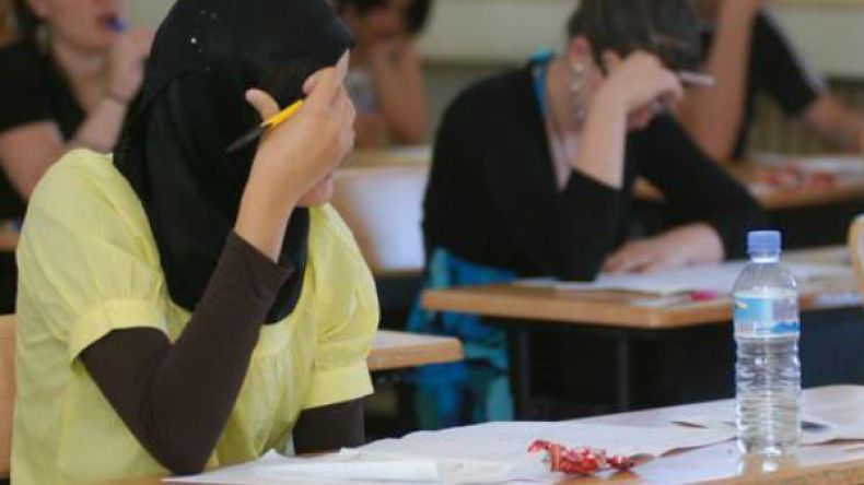 كاميرات وأجهزة كشف المعادن في مراكز الباكالوريا