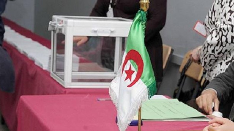 منتدى الجزائر: رافضو الدستور يغمضون أعينهم عن الإيجابيات
