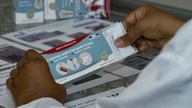 فتح تحقيق في فضيحة تلف 9500 كاشف لعاب للسيدا بوهران