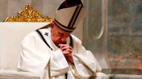 البابا يحتفل بعيد الفصح وحيداً