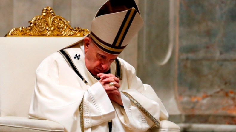 البابا يحتفل بعيد الفصح وحيداً