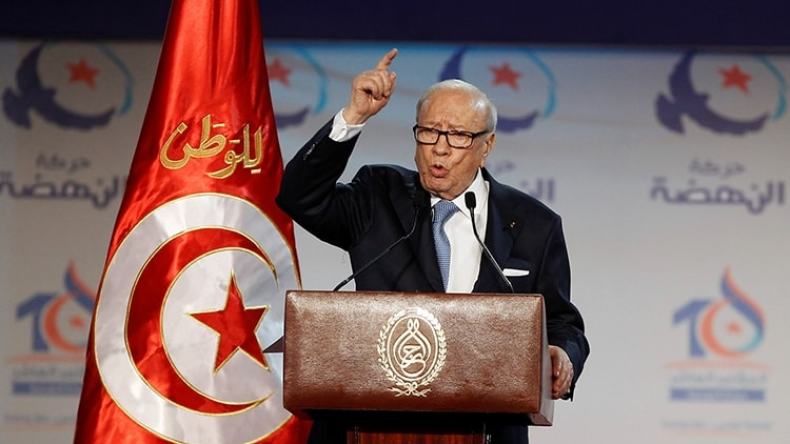 تونس: حزب السبسي يدعو وزراءه للإنسحاب من حكومة الشاهد