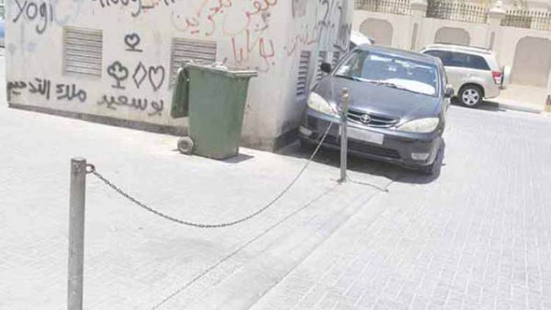 جماعات تستولي على مساحات عمومية بالعاصمة وتغلقها بـ”السلاسل”!