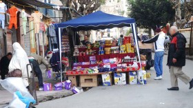 الباعة الفوضويون يتمردون على السلطات المحلية