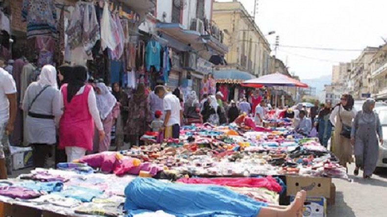 الباعة الفوضويون يغزون بلدية باب الزوار والسكان ينتفضون