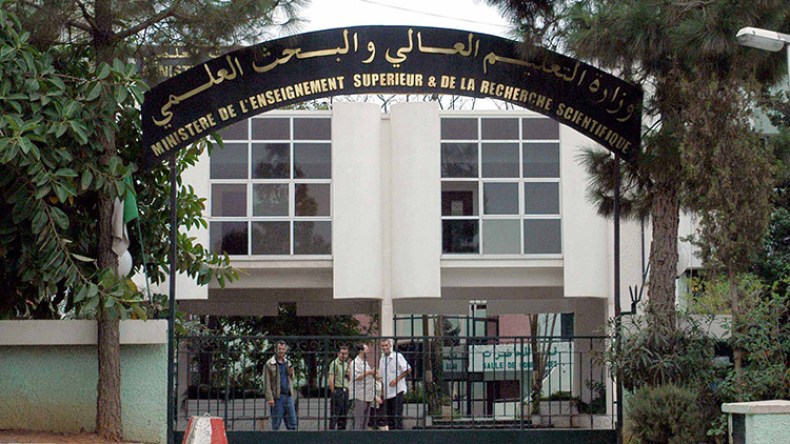 درجاتٌ علمية للبيع!