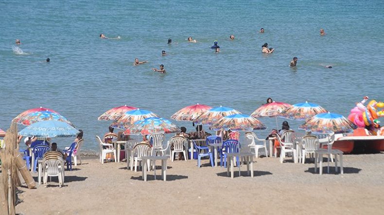 متعة المصطافين تتحول إلى “قنطة”!